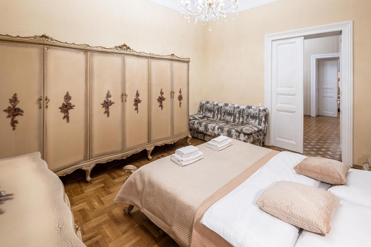 3 Bedrooms Royal Italian Style In An Austrian Building, Parking, Balcony Lwów Zewnętrze zdjęcie