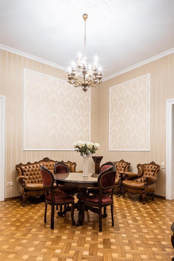 3 Bedrooms Royal Italian Style In An Austrian Building, Parking, Balcony Lwów Zewnętrze zdjęcie